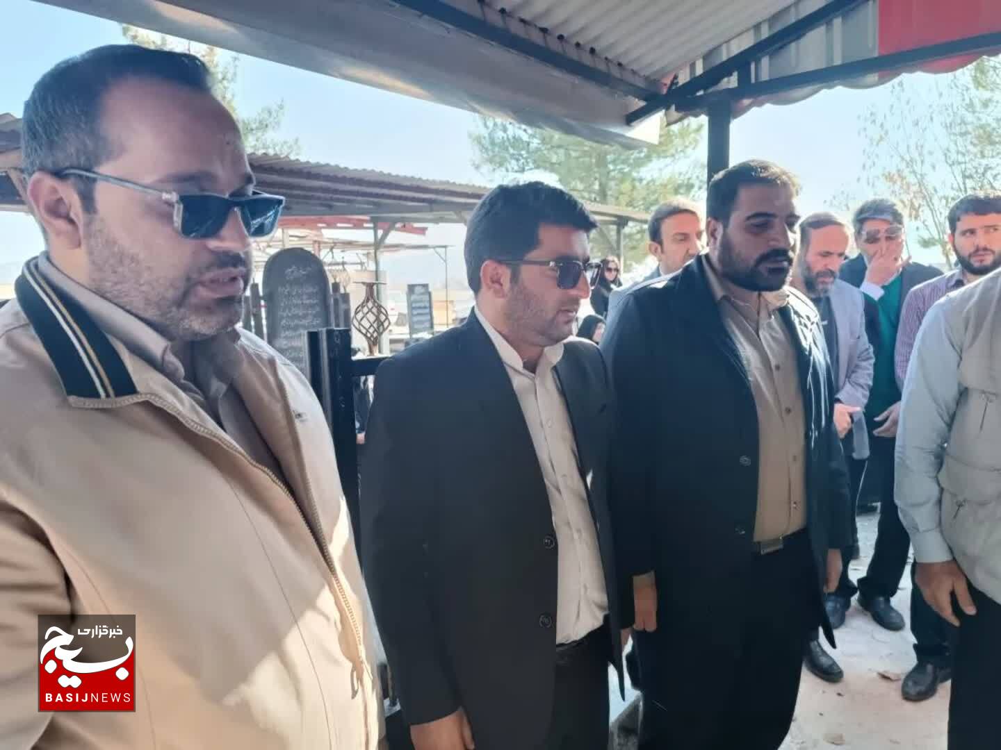 برگزاری مراسم دومین سالگرد درگذشت خبرنگار فقید سید حمداله خواهش نیک/ حضور خبرنگاران بر مزار خبرنگار خوش اخلاق برگزاری مراسم دومین سالگرد درگذشت خبرنگار فقید سید حمداله خواهش نیک/ حضور خبرنگاران بر مزار خبرنگار خوش اخلاق