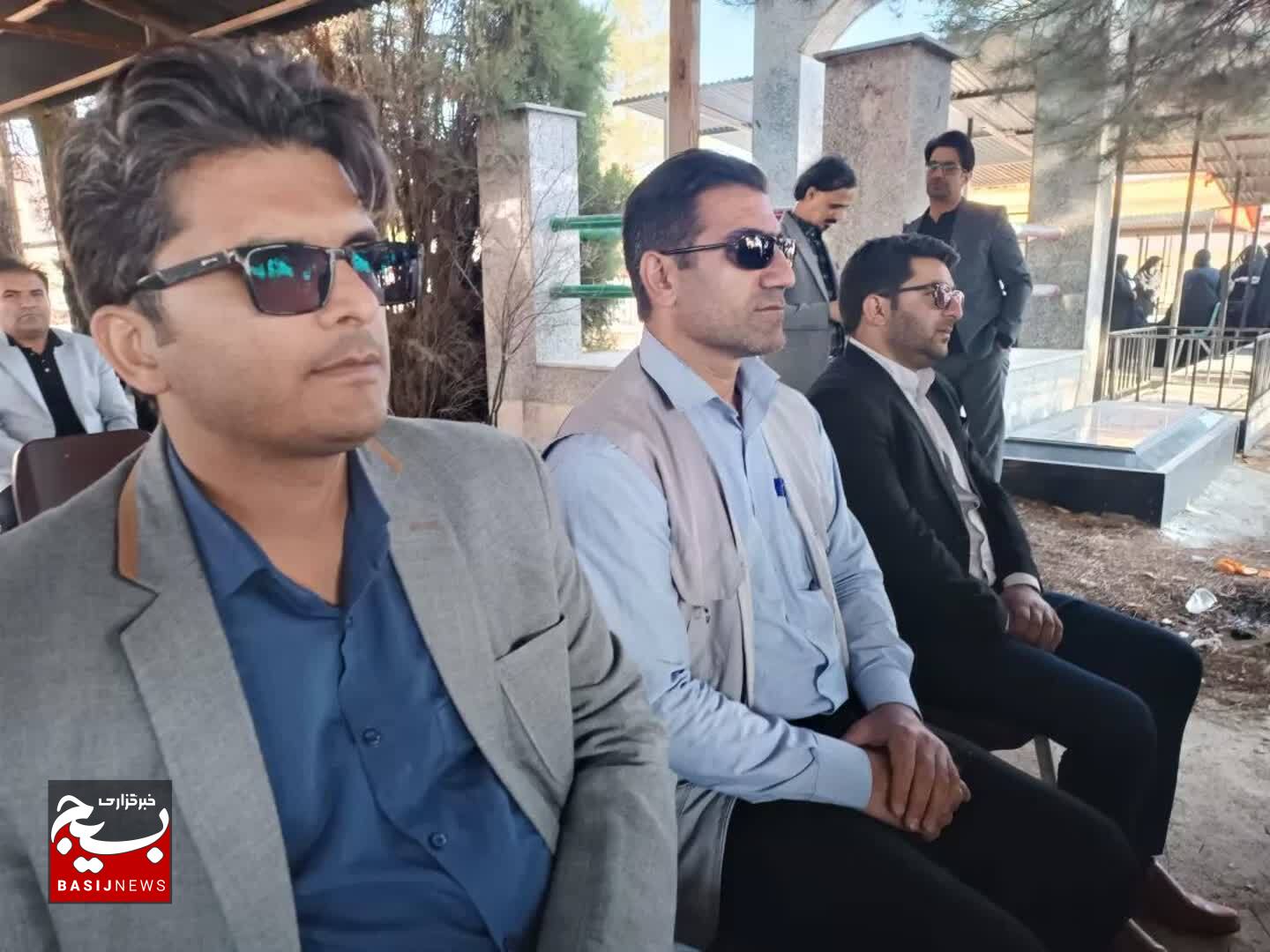 برگزاری مراسم دومین سالگرد درگذشت خبرنگار فقید سید حمداله خواهش نیک/ حضور خبرنگاران بر مزار خبرنگار خوش اخلاق برگزاری مراسم دومین سالگرد درگذشت خبرنگار فقید سید حمداله خواهش نیک/ حضور خبرنگاران بر مزار خبرنگار خوش اخلاق