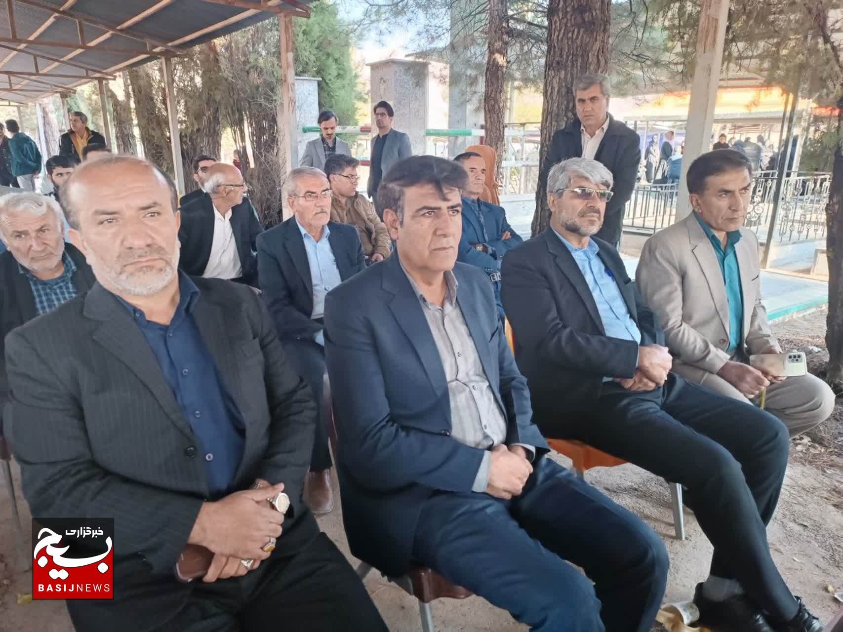 برگزاری مراسم دومین سالگرد درگذشت خبرنگار فقید سید حمداله خواهش نیک/ حضور خبرنگاران بر مزار خبرنگار خوش اخلاق برگزاری مراسم دومین سالگرد درگذشت خبرنگار فقید سید حمداله خواهش نیک/ حضور خبرنگاران بر مزار خبرنگار خوش اخلاق