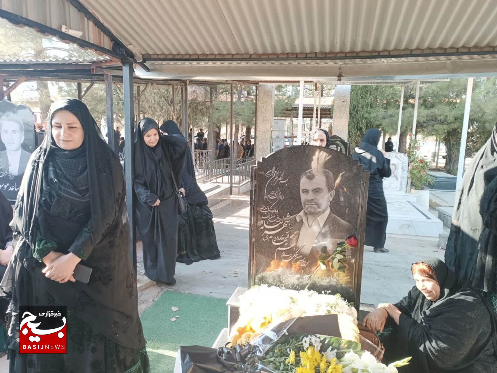برگزاری مراسم دومین سالگرد درگذشت خبرنگار فقید سید حمداله خواهش نیک/ حضور خبرنگاران بر مزار خبرنگار خوش اخلاق برگزاری مراسم دومین سالگرد درگذشت خبرنگار فقید سید حمداله خواهش نیک/ حضور خبرنگاران بر مزار خبرنگار خوش اخلاق