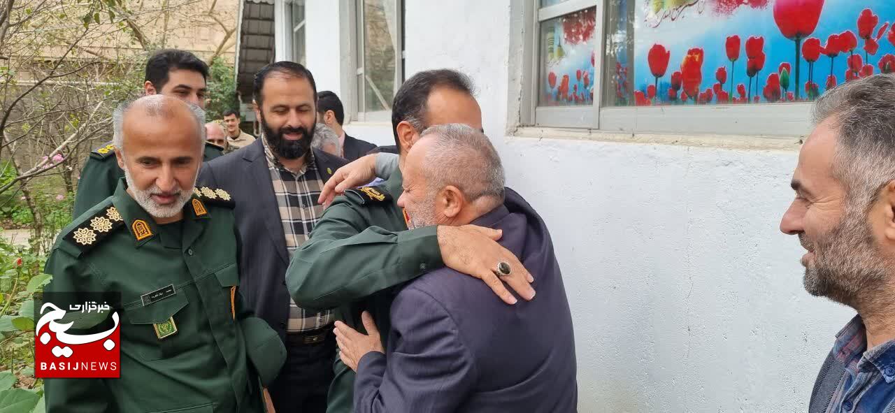 دیدار فرمانده سپاه قدس گیلان با مادر سه شهید دفاع مقدس دیدار فرمانده سپاه قدس گیلان با مادر سه شهید دفاع مقدس
