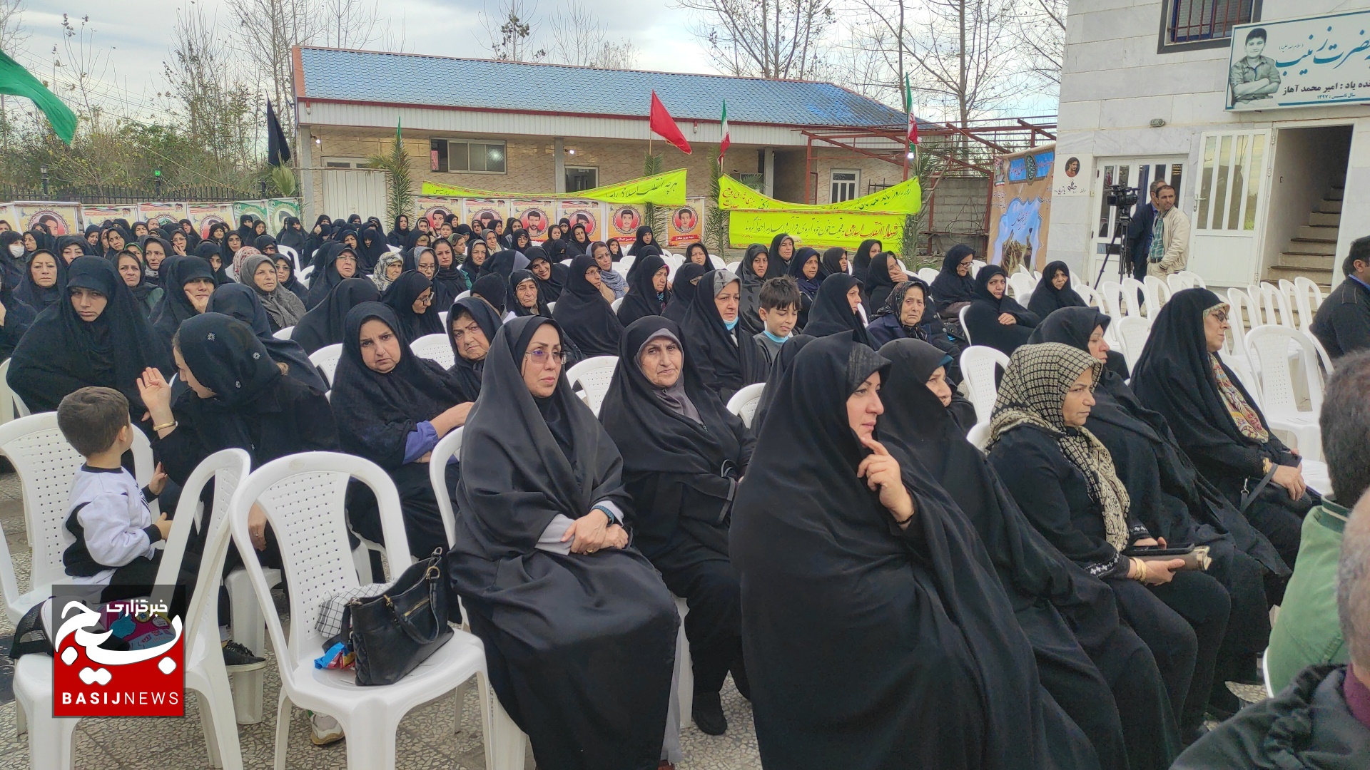 انقلاب به برکت خون شهدا احیا است انقلاب به برکت خون شهدا احیا است