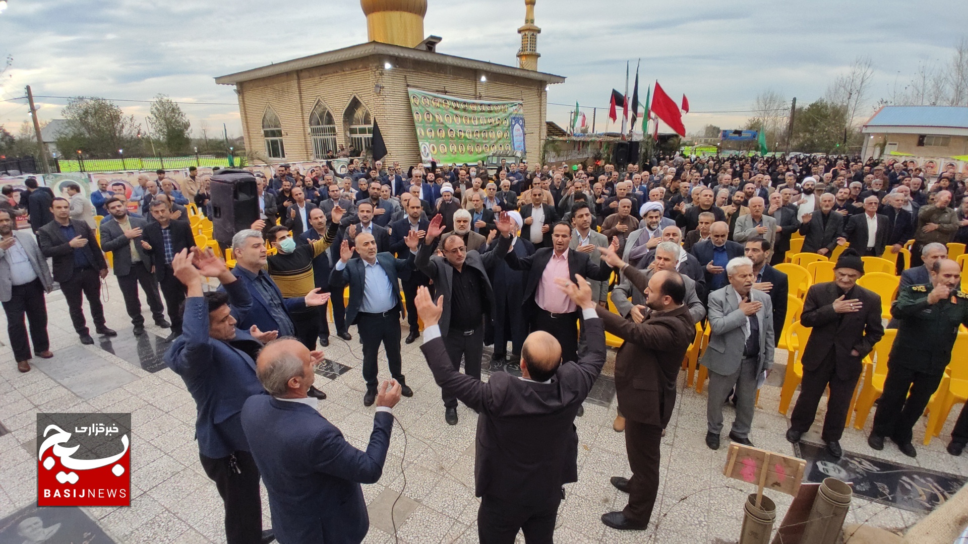 انقلاب به برکت خون شهدا احیا است انقلاب به برکت خون شهدا احیا است