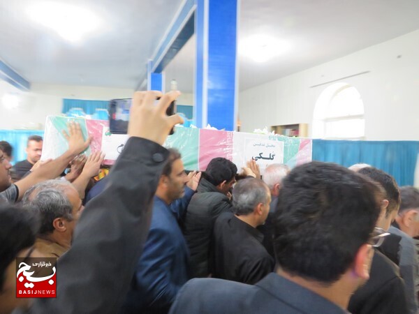 نمازگزاران دلوار میزبان شهید گمنام دفاع مقدس