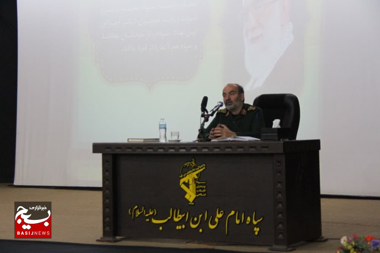محفل انس و الفت پیشکسوتان سپاه قم برگزار شد محفل انس و الفت پیشکسوتان سپاه قم برگزار شد