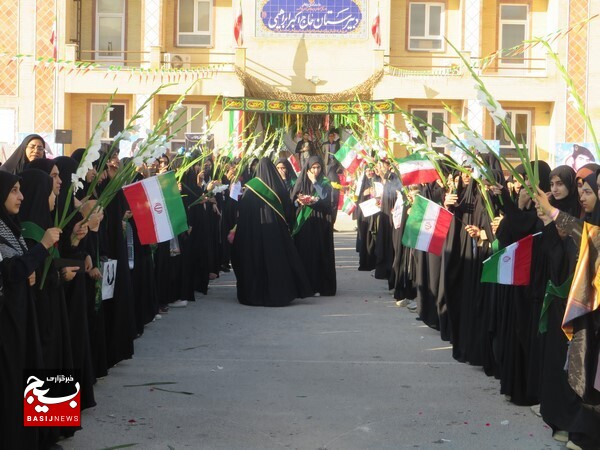 استقبال از شهید گمنام در مدرسه معراج دخترانه بندر بوالخیر استقبال از شهید گمنام در مدرسه معراج دخترانه بندر بوالخیر