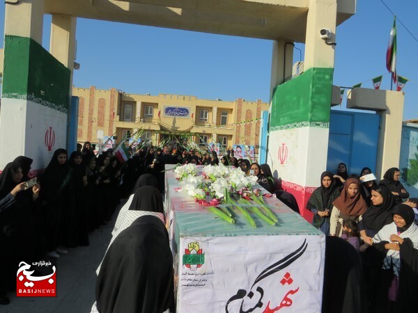 استقبال از شهید گمنام در مدرسه معراج دخترانه بندر بوالخیر استقبال از شهید گمنام در مدرسه معراج دخترانه بندر بوالخیر