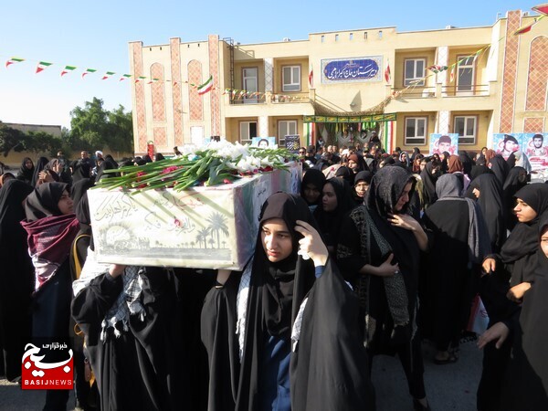 استقبال از شهید گمنام در مدرسه معراج دخترانه بندر بوالخیر استقبال از شهید گمنام در مدرسه معراج دخترانه بندر بوالخیر