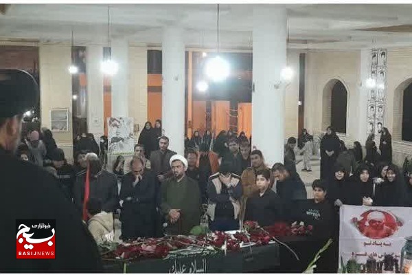 زندگی و سیره حضرت زهرا ( س) باید الگوی همه باشد زندگی و سیره حضرت زهرا ( س) باید الگوی همه باشد