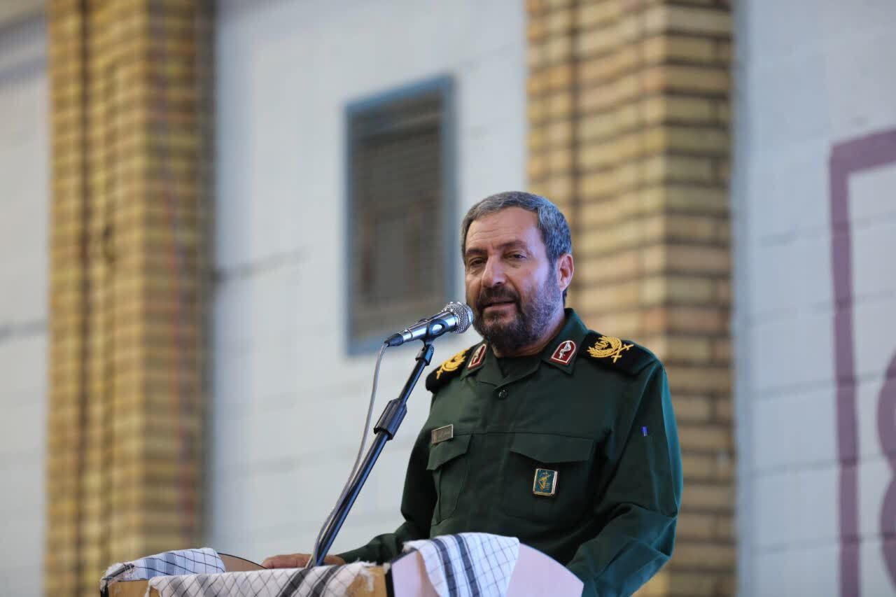 بسیجیان در دوران دفاع مقدس جان بر کف به میدان آمدند بسیجیان در دوران دفاع مقدس جان بر کف به میدان آمدند