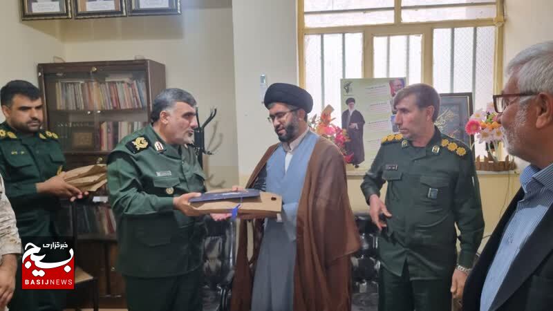 روز پرکار فرمانده تیپ 48 فتح در شهرستان لنده + ( تصاویر) روز پرکار فرمانده تیپ 48 فتح در شهرستان لنده + ( تصاویر)