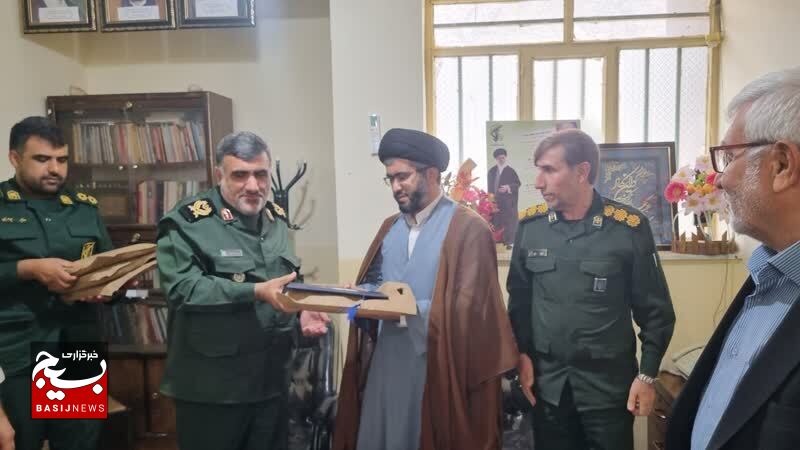 روز پرکار فرمانده تیپ 48 فتح در شهرستان لنده + ( تصاویر) روز پرکار فرمانده تیپ 48 فتح در شهرستان لنده + ( تصاویر)