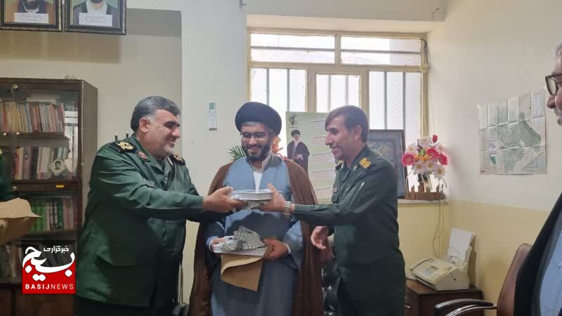 روز پرکار فرمانده تیپ 48 فتح در شهرستان لنده + ( تصاویر) روز پرکار فرمانده تیپ 48 فتح در شهرستان لنده + ( تصاویر)