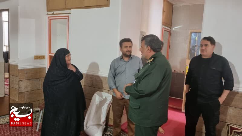 روزهای پرکار فرمانده تیپ 48 فتح در شهرستان لنده + ( تصاویر) روزهای پرکار فرمانده تیپ 48 فتح در شهرستان لنده + ( تصاویر)