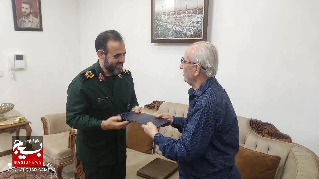 دیدار فرمانده سپاه قدس گیلان با خانواده شهیدان یوسف زاده و فالیزکار در رشت دیدار فرمانده سپاه قدس گیلان با خانواده شهیدان یوسف زاده و فالیزکار در رشت