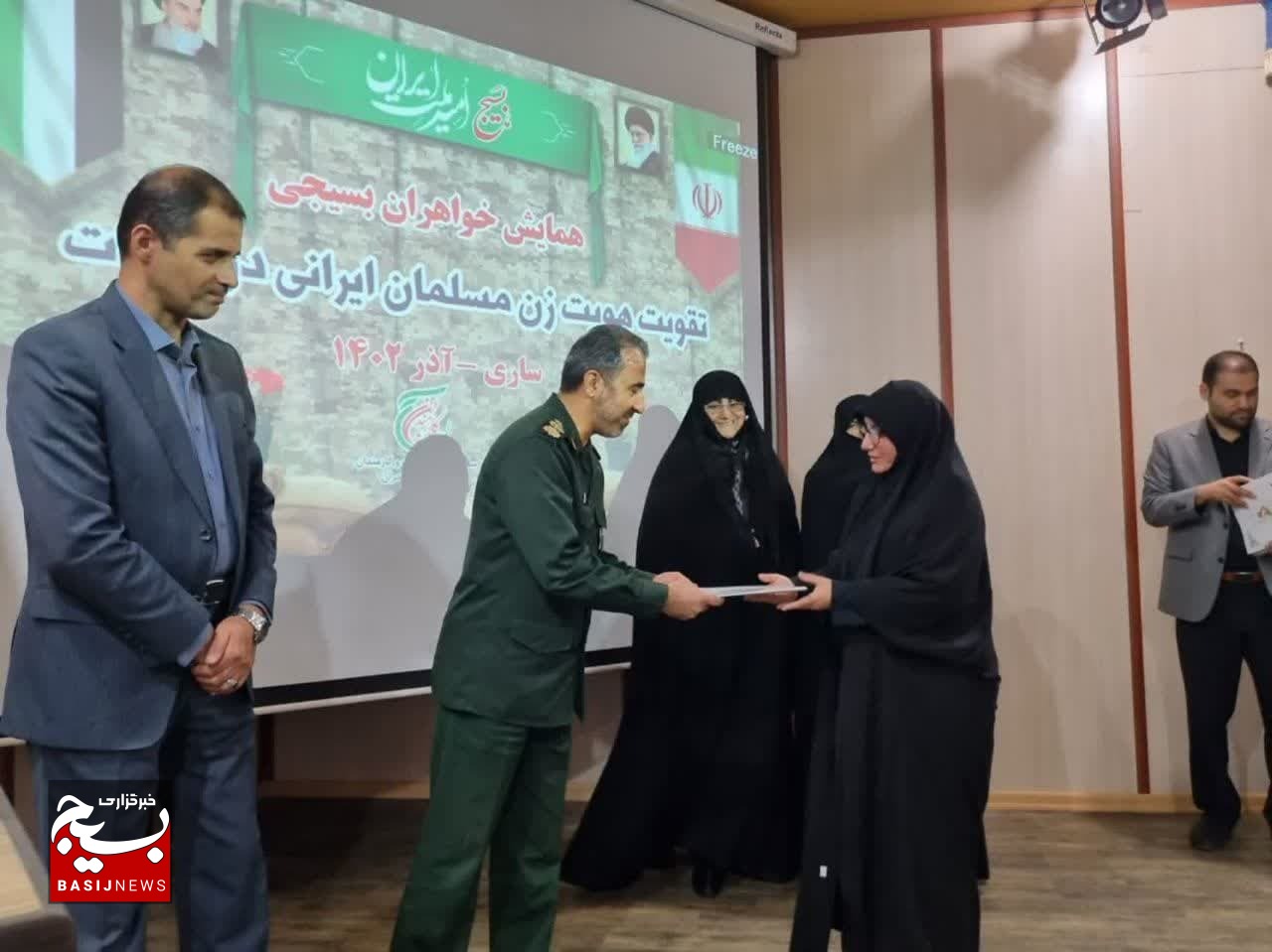 جهاد تبیین و امید آفرینی مهمترین وظیفه بانوان بسیجی در عرصه های خدمت است جهاد تبیین و امید آفرینی مهمترین وظیفه بانوان بسیجی در عرصه های خدمت است