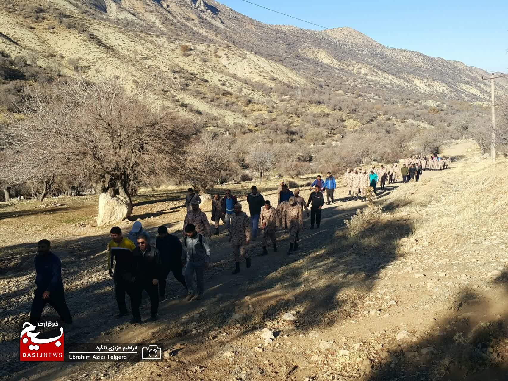 برگزاری همایش پیاده روی کارکنان و سربازان وظیفه سپاه فتح + (تصاویر)