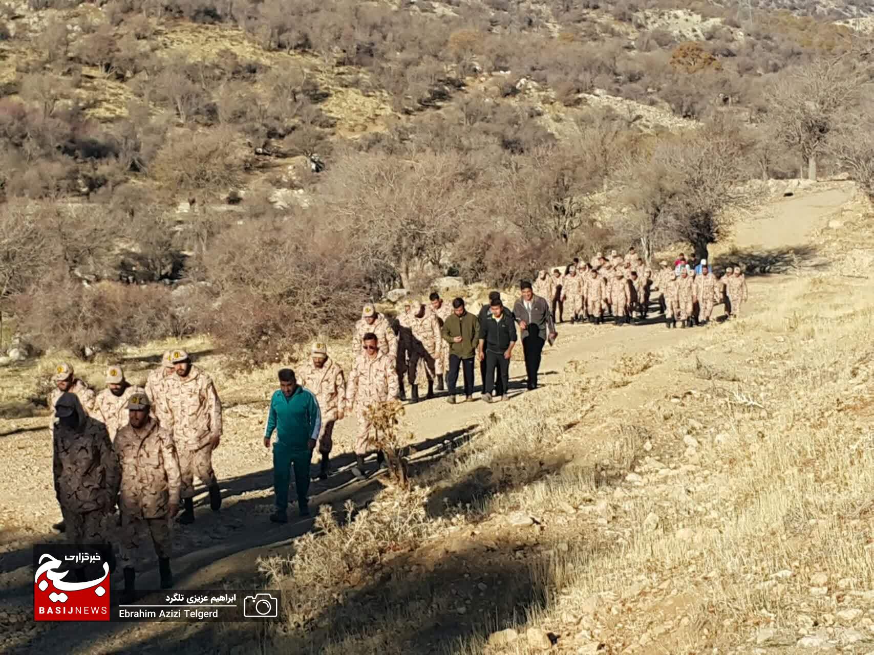 برگزاری همایش پیاده روی کارکنان و سربازان وظیفه سپاه فتح + (تصاویر)