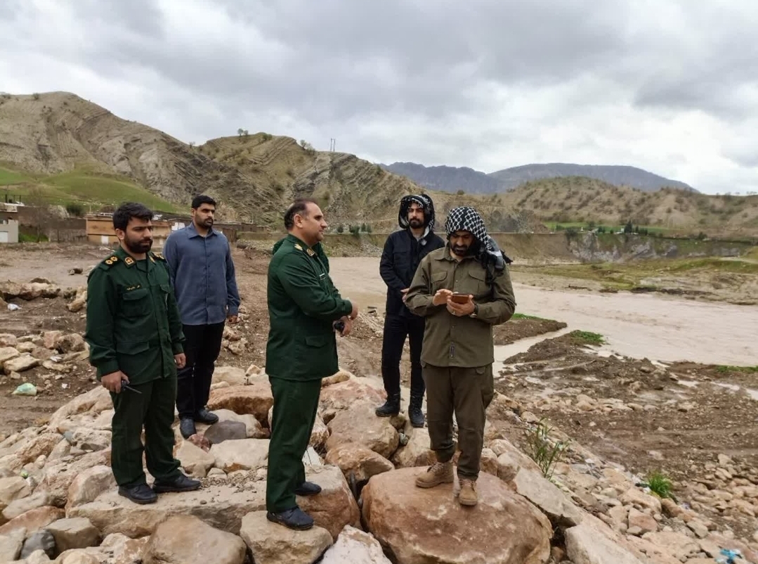 بازدید فرمانده سپاه لرستان از مسیر رودخانه «کشکان» بازدید فرمانده سپاه لرستان از مسیر رودخانه «کشکان»