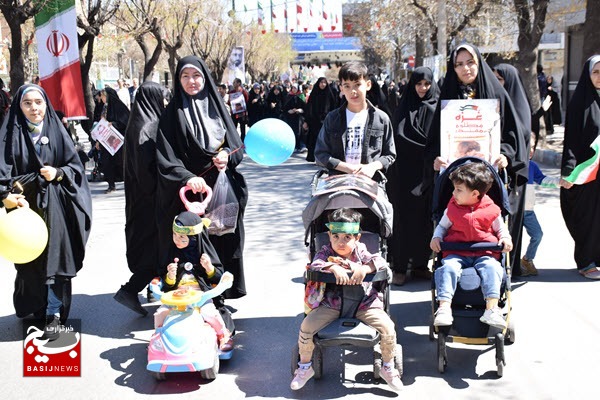 تجمع مادران همدانی همراه با کودکان کالسکهسوار در حمایت از کودکان مظلوم غزه تجمع مادران همدانی همراه با کودکان کالسکهسوار در حمایت از کودکان مظلوم غزه