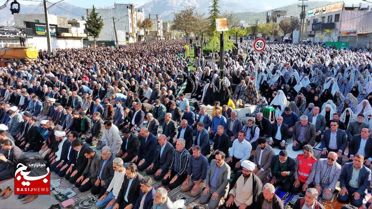 اقامه نماز عید فطر در یاسوج + (تصاویر ) اقامه نماز عید فطر در یاسوج + (تصاویر )