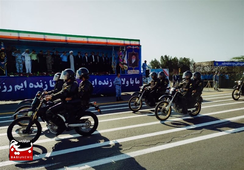 نمایش اقتدار و توان رزمی دفاعی ارتش در بوشهر+عکس نمایش اقتدار و توان رزمی دفاعی ارتش در بوشهر+عکس