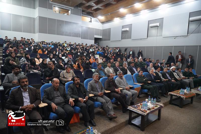 یادواره شهدای هنرمند استان و تجلیل از خانواده های شهدا + ( تصاویر )