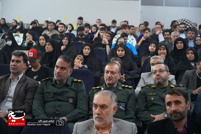 یادواره شهدای هنرمند استان و تجلیل از خانواده های شهدا + ( تصاویر )