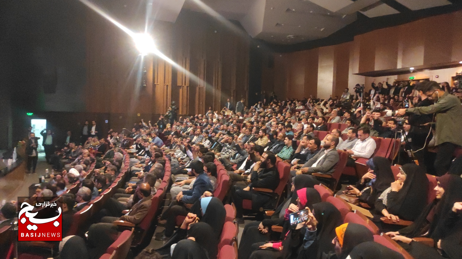 شبکه بزرگ فرهنگی بسیج با حضور جوانان شکل گرفته است شبکه بزرگ فرهنگی بسیج با حضور جوانان شکل گرفته است