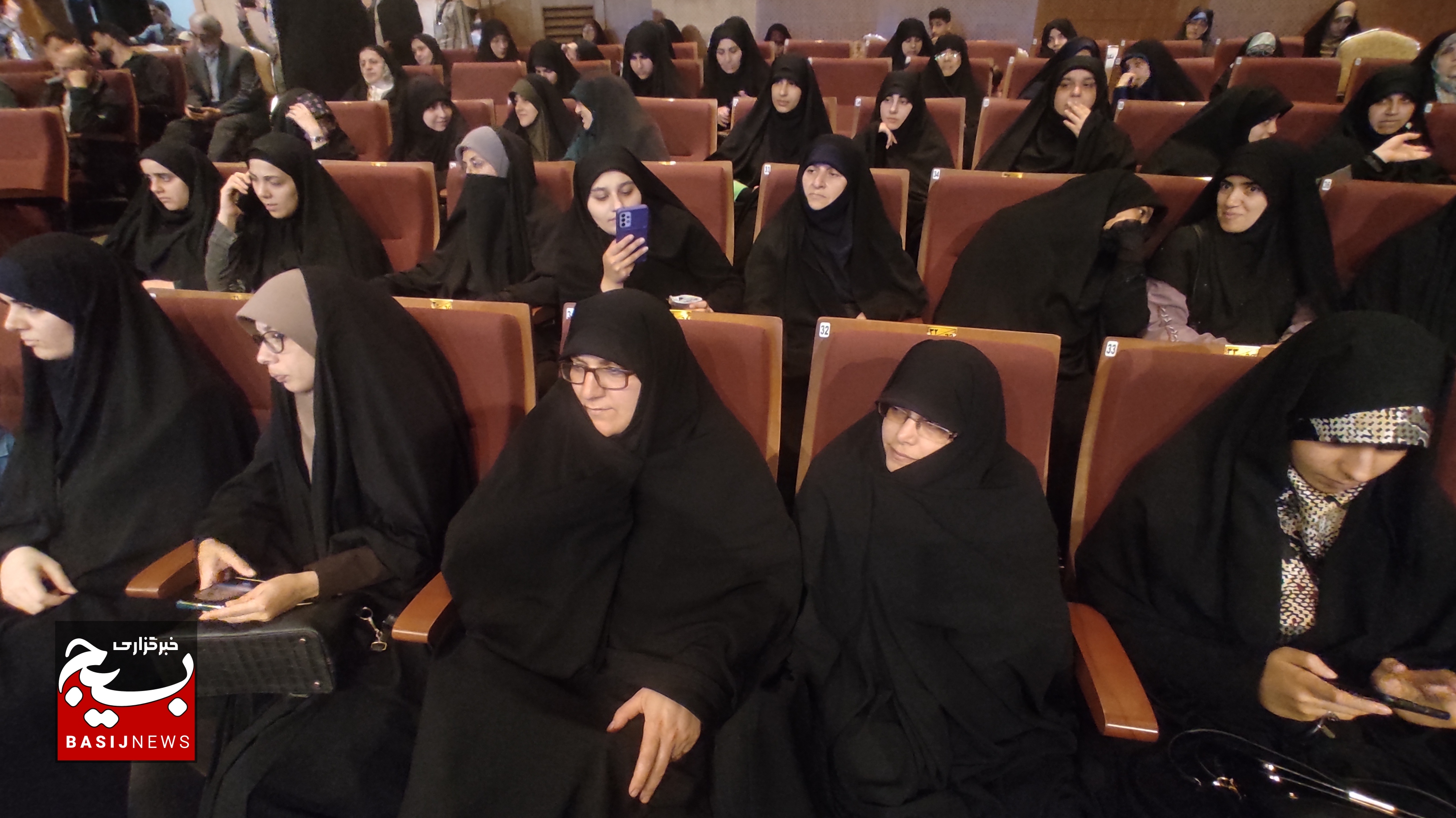 شبکه بزرگ فرهنگی بسیج با حضور جوانان شکل گرفته است شبکه بزرگ فرهنگی بسیج با حضور جوانان شکل گرفته است