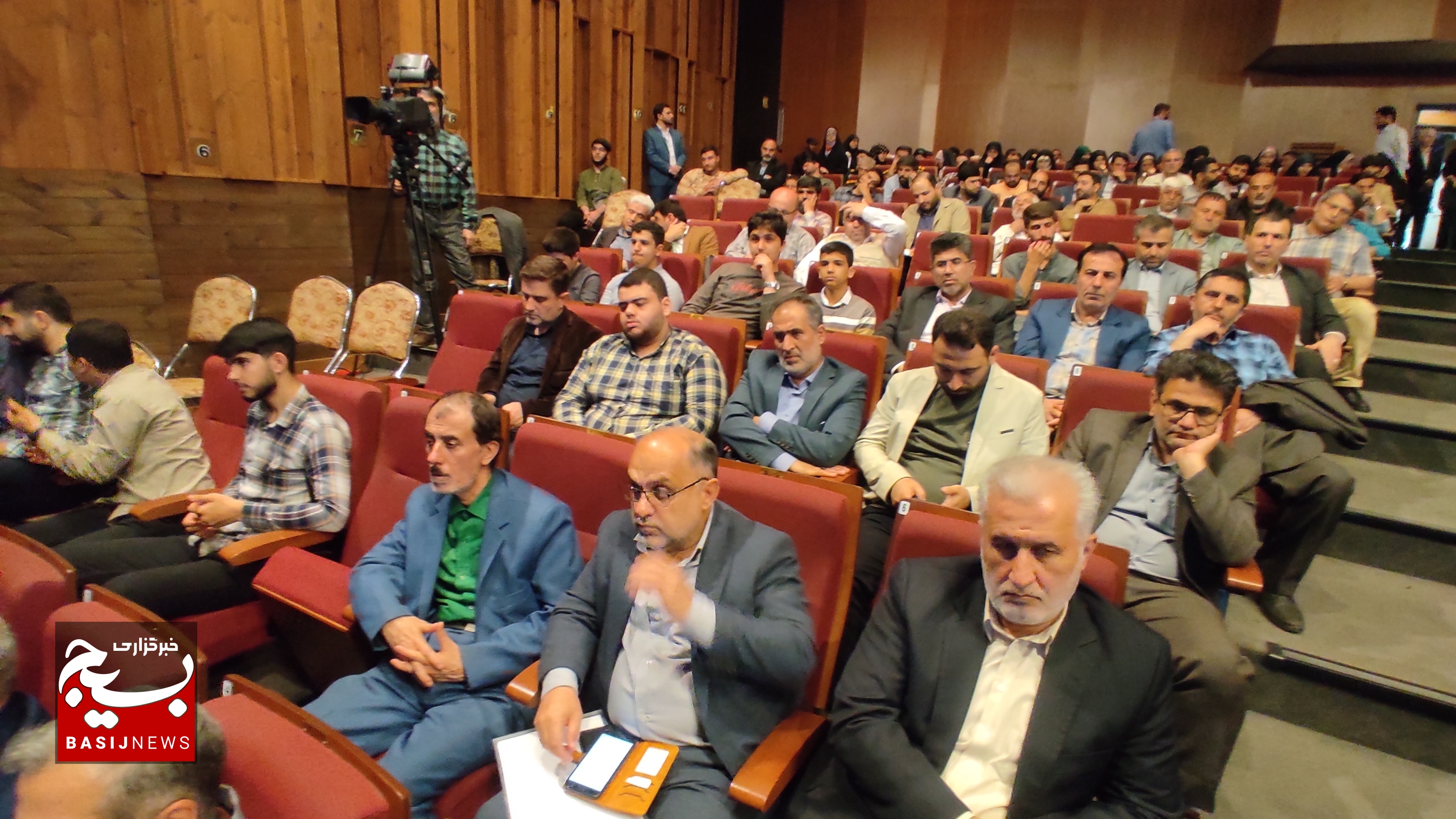 شبکه بزرگ فرهنگی بسیج با حضور جوانان شکل گرفته است شبکه بزرگ فرهنگی بسیج با حضور جوانان شکل گرفته است