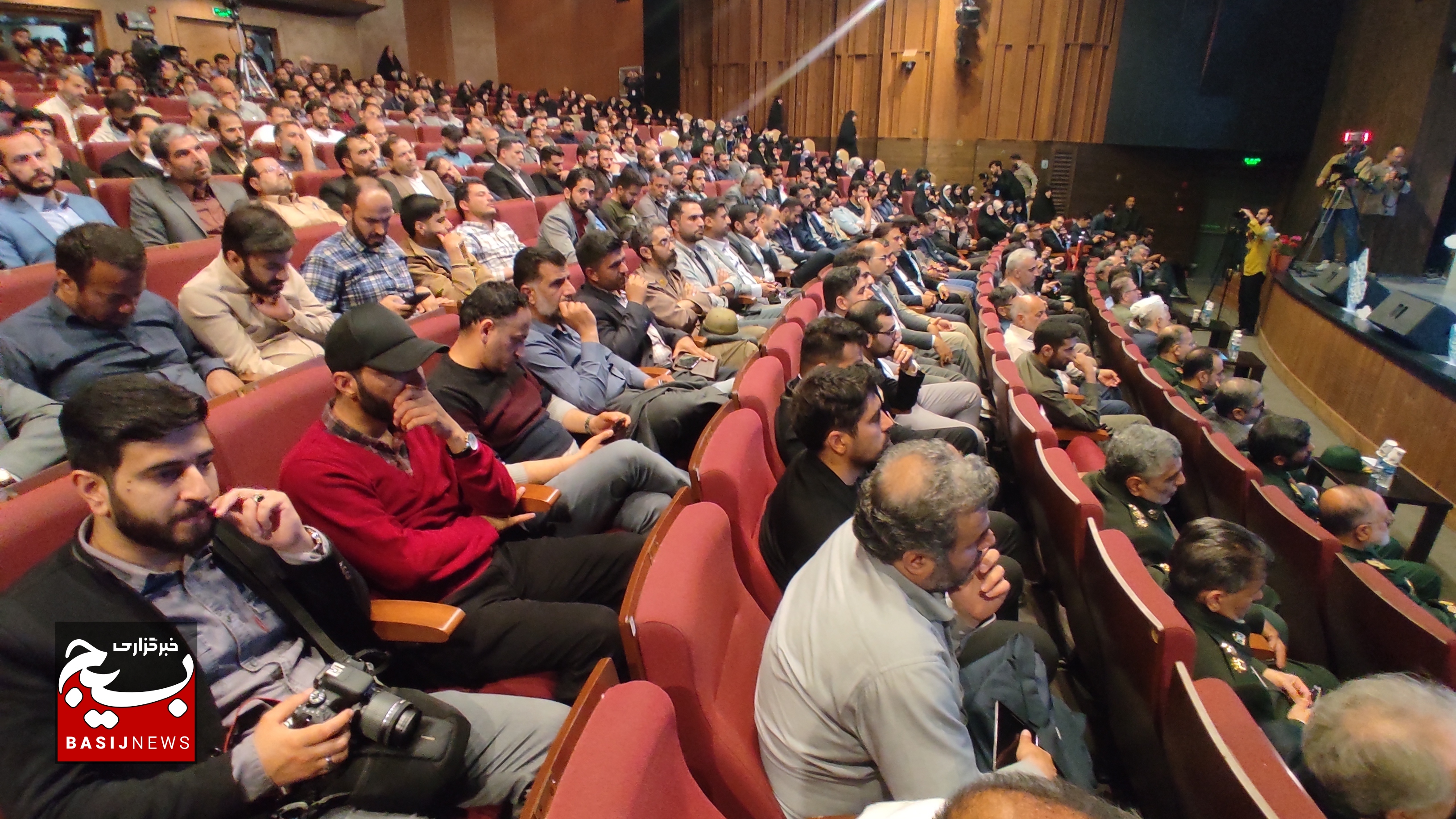 شبکه بزرگ فرهنگی بسیج با حضور جوانان شکل گرفته است شبکه بزرگ فرهنگی بسیج با حضور جوانان شکل گرفته است
