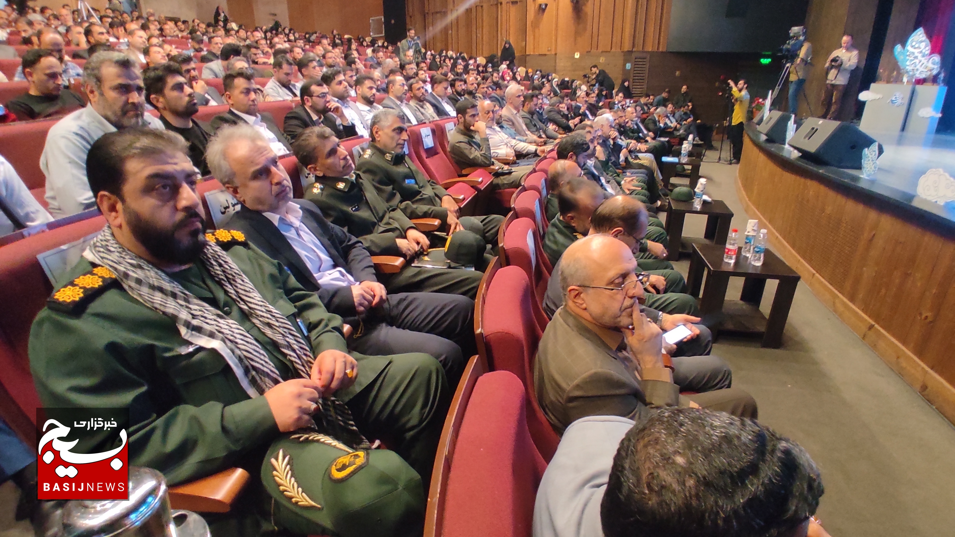 شبکه بزرگ فرهنگی بسیج با حضور جوانان شکل گرفته است شبکه بزرگ فرهنگی بسیج با حضور جوانان شکل گرفته است