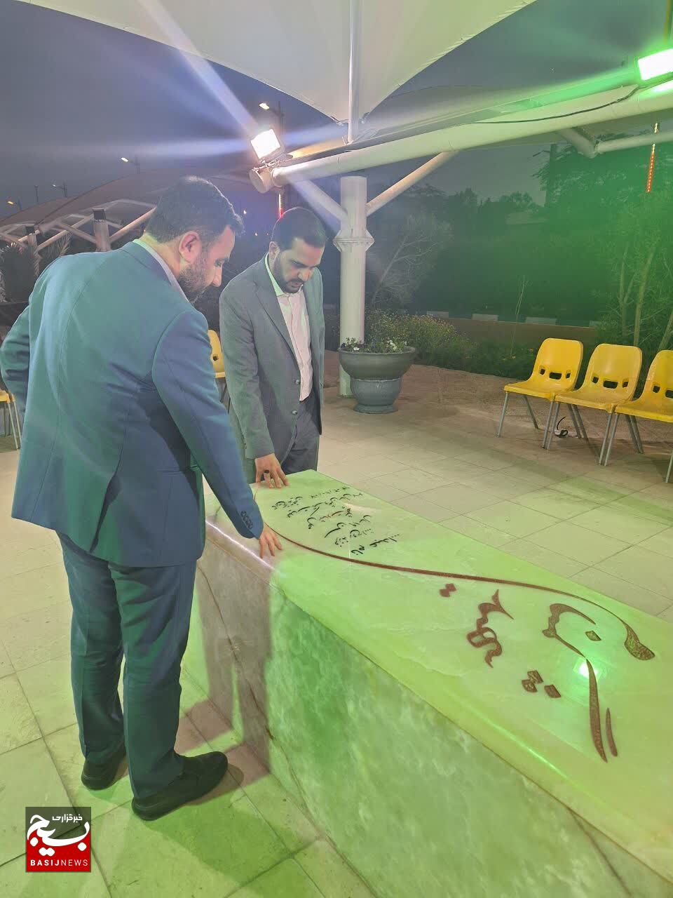 تجدید پیمان نماینده مردم اهواز با شهدا + تصاویر تجدید پیمان نماینده مردم اهواز با شهدا + تصاویر