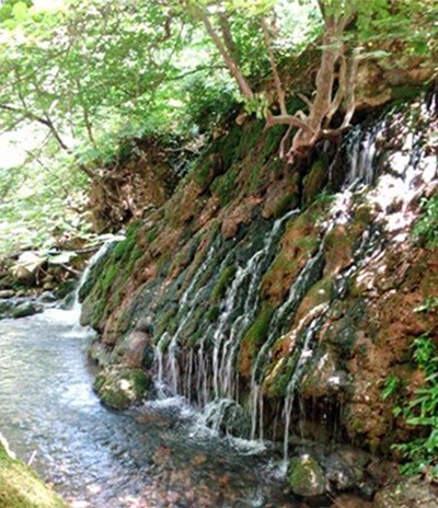 چشمه ای خروشان در دل روستایی در گلستان چشمه ای خروشان در دل روستایی در گلستان