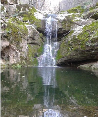 چشمه ای خروشان در دل روستایی در گلستان چشمه ای خروشان در دل روستایی در گلستان