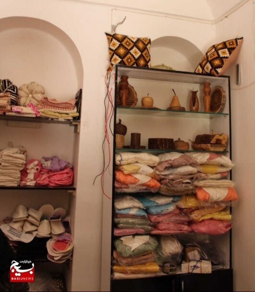هنردستیِ که با پشتکار و تلاش از تاروپودهای دارِ توبافی روستای خراشاد به ثبت جهانی رسید/ معرفی فرهنگ اصیل ایرانی اسلامی در خارج از کشور با محصولات توبافی هنردستیِ که با پشتکار و تلاش از تاروپودهای دارِ توبافی روستای خراشاد به ثبت جهانی رسید/ معرفی فرهنگ اصیل ایرانی اسلامی در خارج از کشور با محصولات توبافی