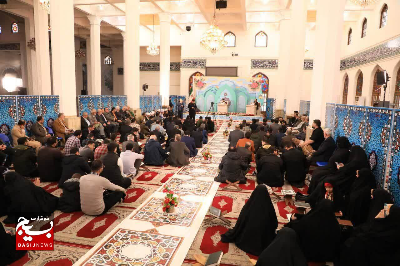 رونمایی از صندوقچه محافل خانگی قرآن کریم