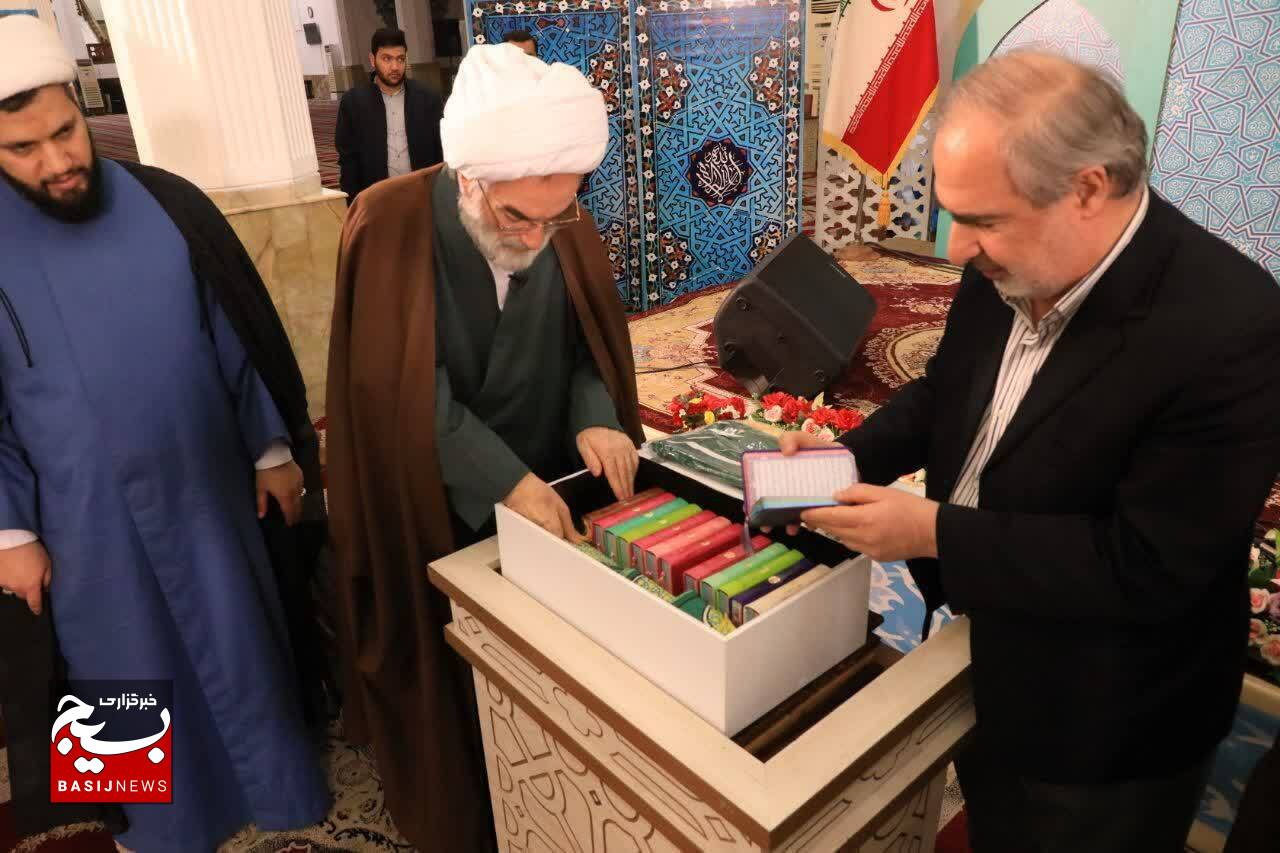 رونمایی از صندوقچه محافل خانگی قرآن کریم