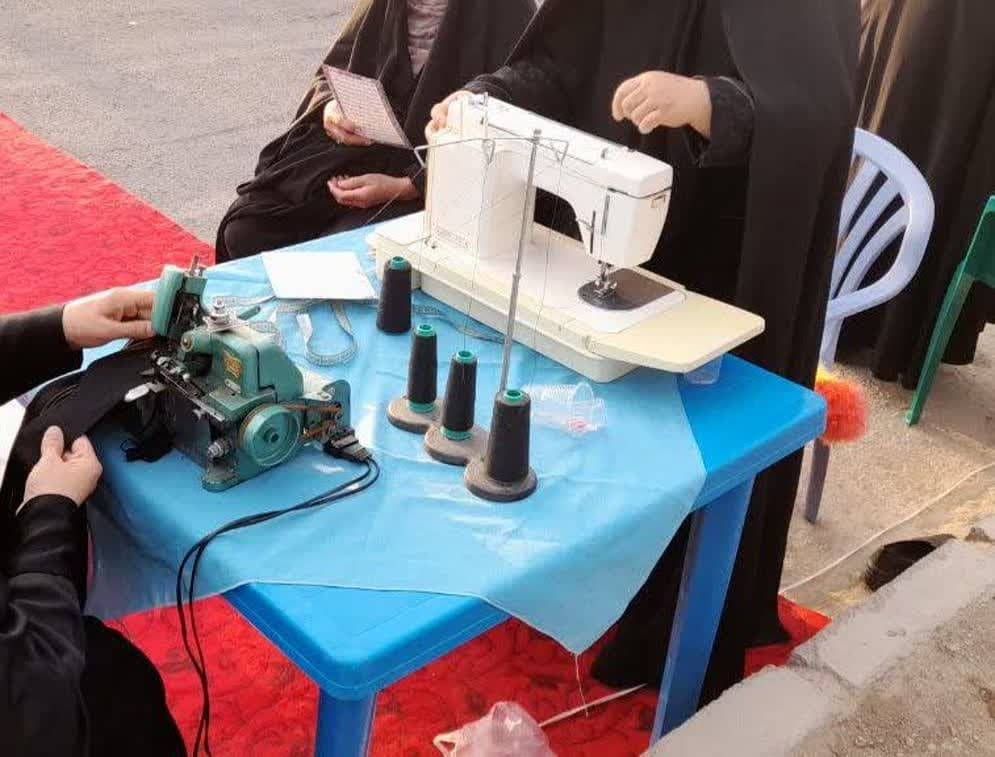 دوخت ۵۰۰ چادر صلواتی توسط گروه های جهادی طلاب خواهر قمی دوخت ۵۰۰ چادر صلواتی توسط گروه های جهادی طلاب خواهر قمی
