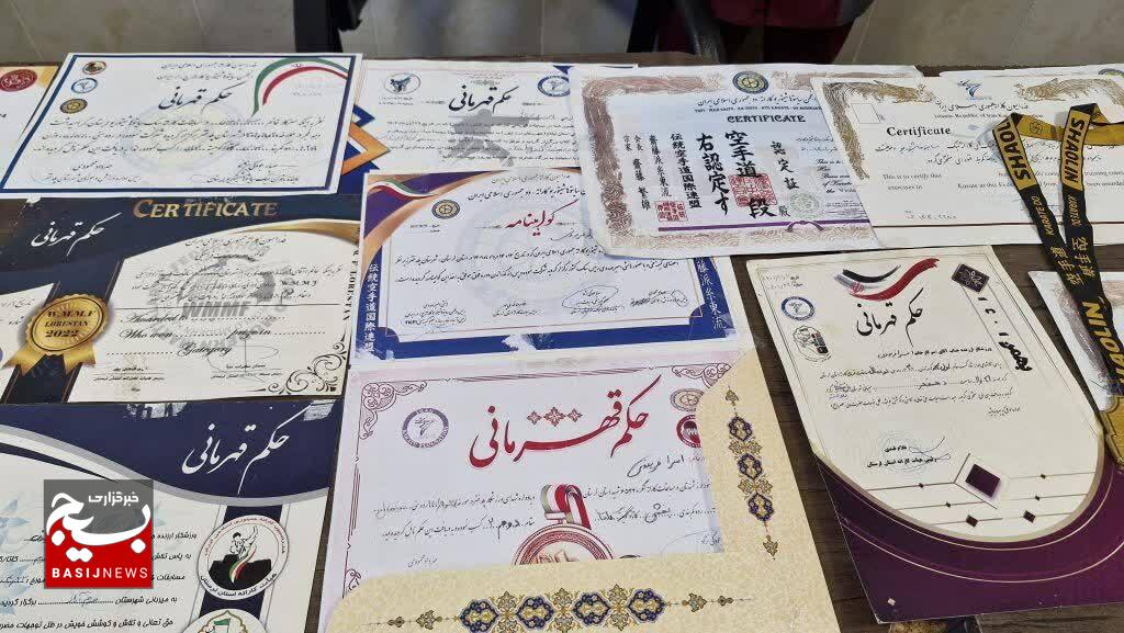 با افتخار مدال هایم را به شهید حاج قاسم سلیمانی تقدیم می کنم با افتخار مدال هایم را به شهید حاج قاسم سلیمانی تقدیم می کنم