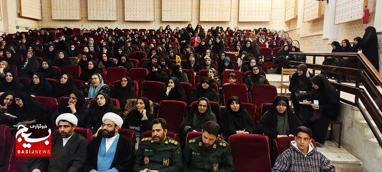 مادران قهرمان پرور، ستونهای استقامت و عشق به وطن مادران قهرمان پرور، ستونهای استقامت و عشق به وطن