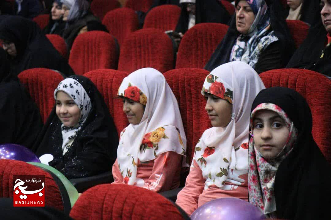 سبک زندگی حضرت فاطمه (س) الگویی برای استحکام خانواده سبک زندگی حضرت فاطمه (س) الگویی برای استحکام خانواده