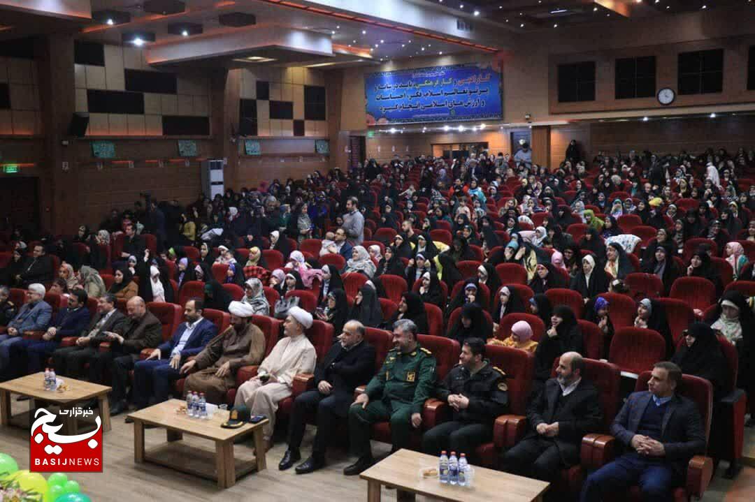 سبک زندگی حضرت فاطمه (س) الگویی برای استحکام خانواده سبک زندگی حضرت فاطمه (س) الگویی برای استحکام خانواده