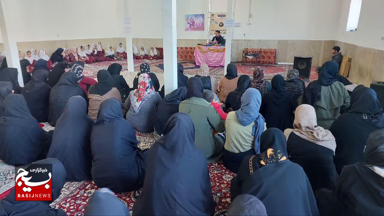 جشن میلاد حضرت فاطمه الزهرا(س) در شهرستان چگنی برگزار شد جشن میلاد حضرت فاطمه الزهرا(س) در شهرستان چگنی برگزار شد