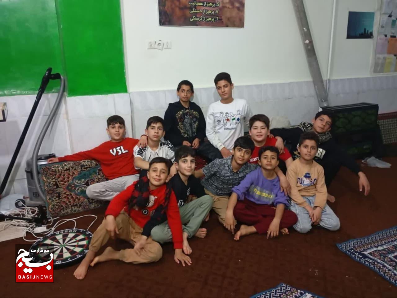 معتکفین نصرآبادی از آرزوهایشان در قاب دوربین بسیج گفتند