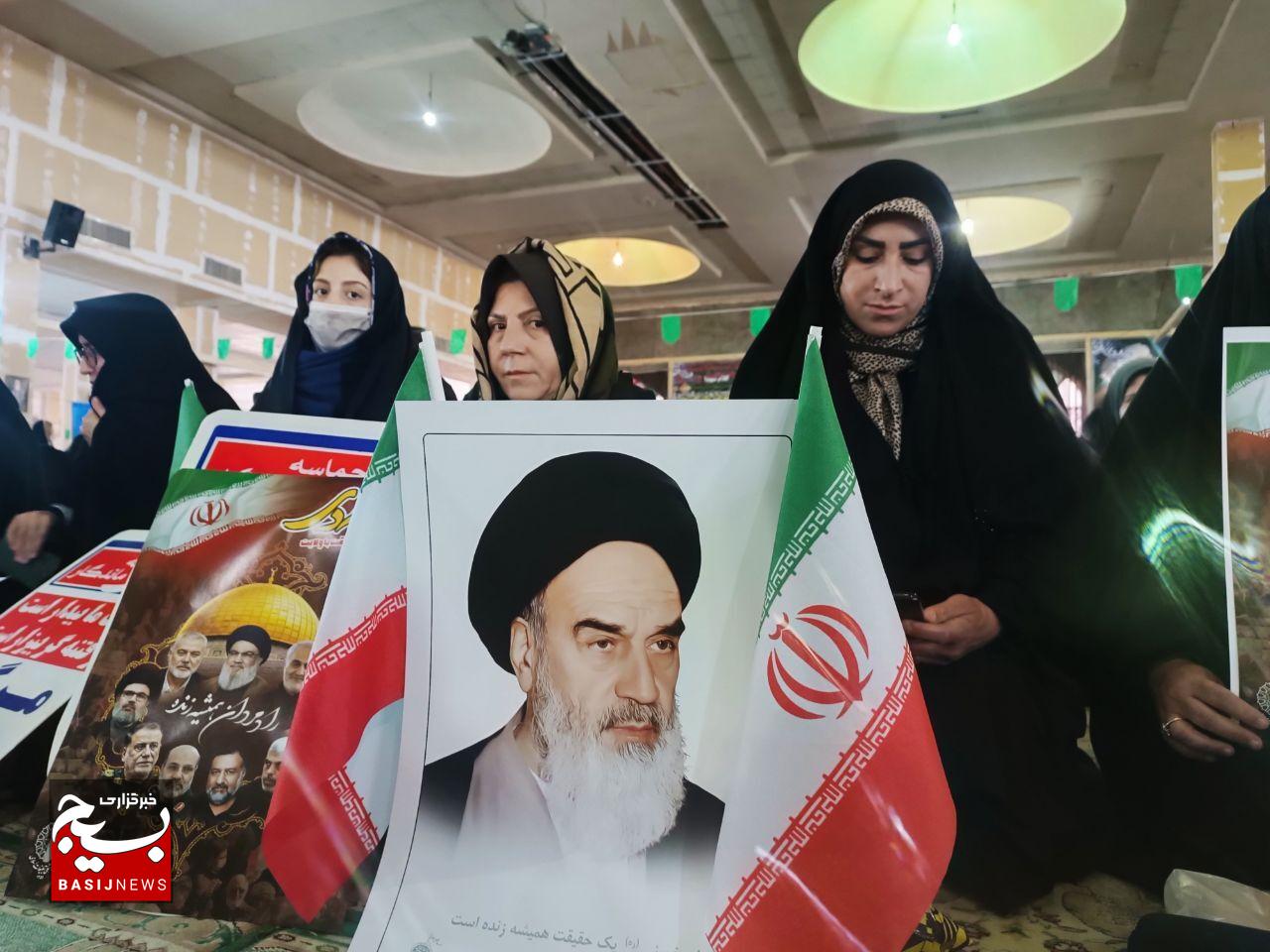 نماد همبستگی و بصیرت زنان ایرانی نماد همبستگی و بصیرت زنان ایرانی