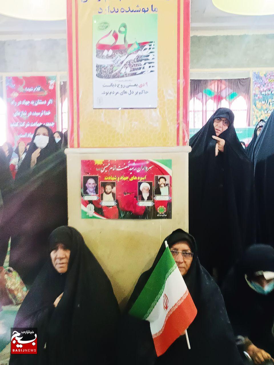 نماد همبستگی و بصیرت زنان ایرانی نماد همبستگی و بصیرت زنان ایرانی