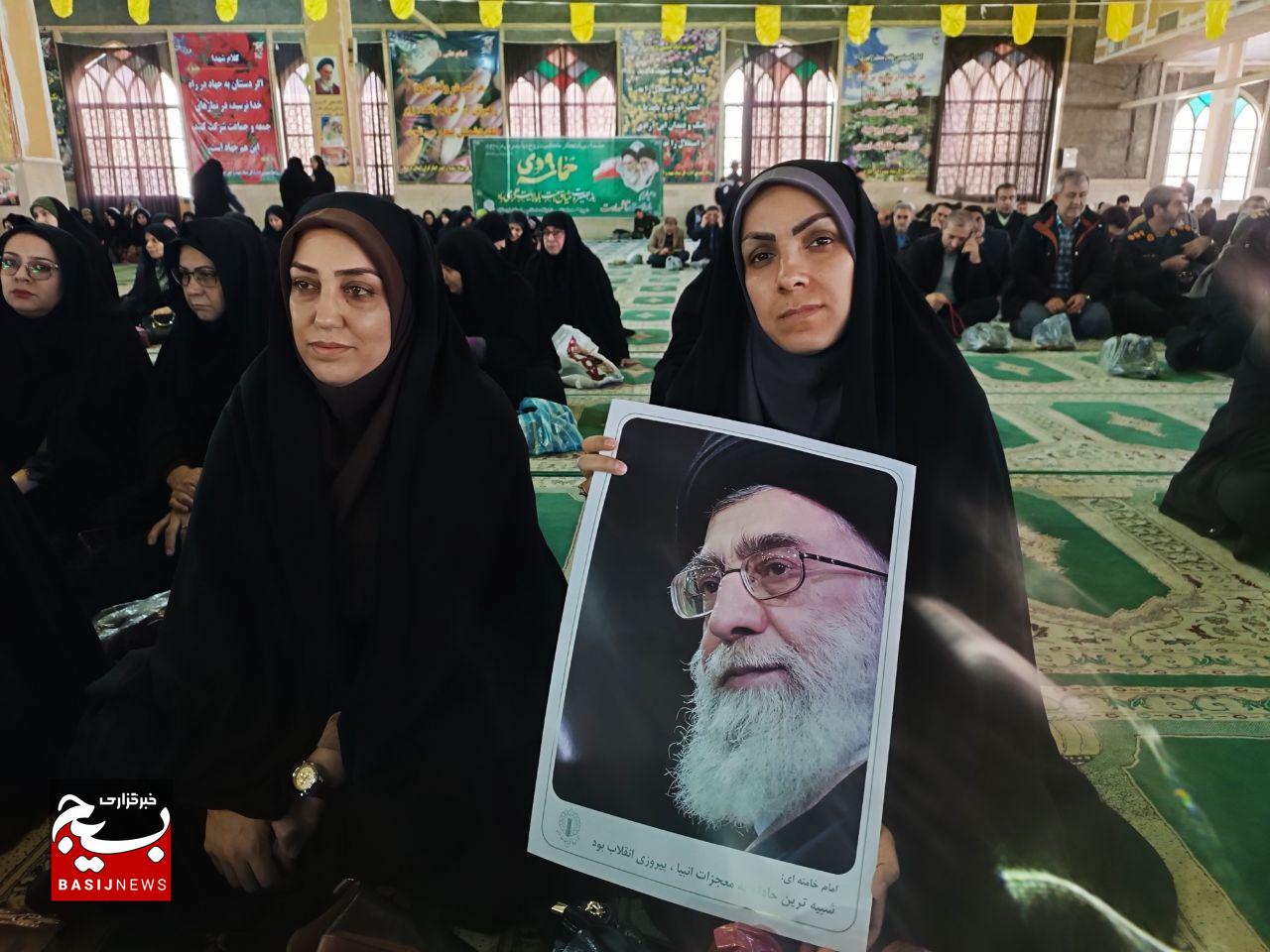 نماد همبستگی و بصیرت زنان ایرانی نماد همبستگی و بصیرت زنان ایرانی