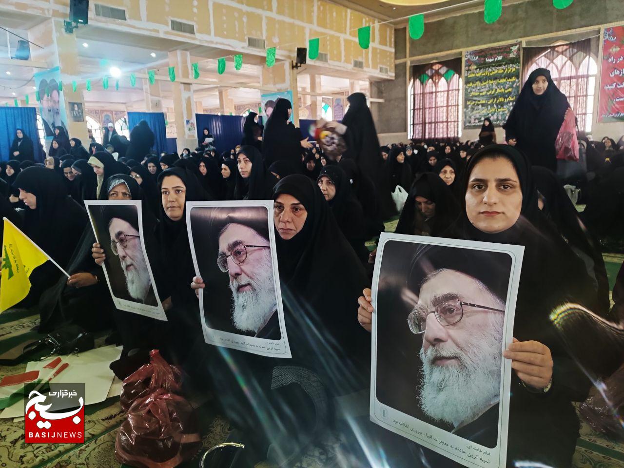نماد همبستگی و بصیرت زنان ایرانی نماد همبستگی و بصیرت زنان ایرانی